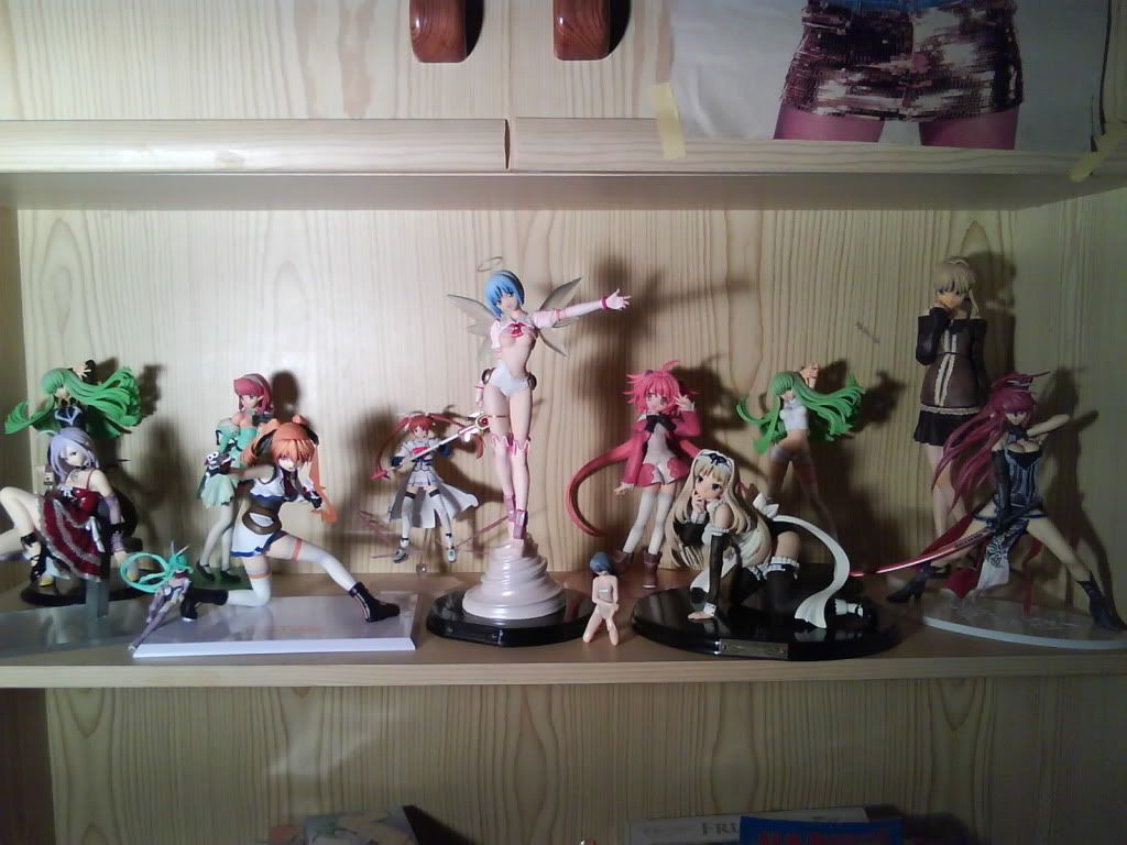 Forum Image: http://i198.photobucket.com/albums/aa190/Asaforever/My%20Shelf/Foto0079.jpg