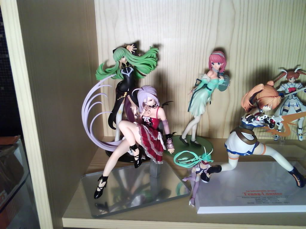 Forum Image: http://i198.photobucket.com/albums/aa190/Asaforever/My%20Shelf/Foto0080.jpg