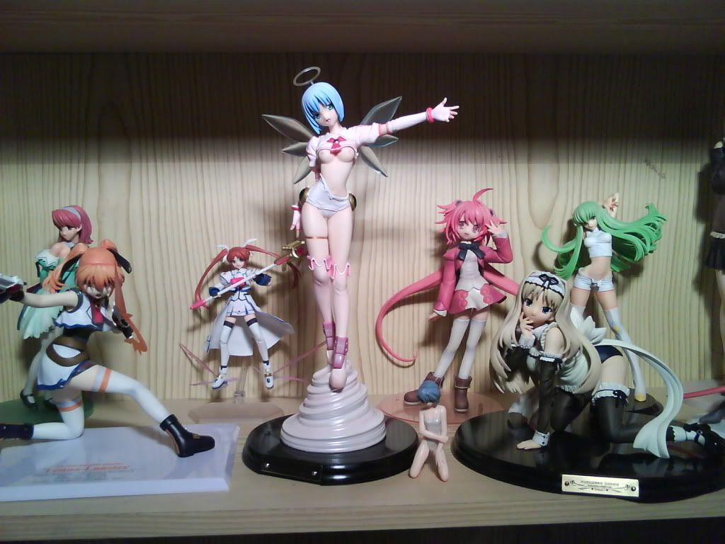 Forum Image: http://i198.photobucket.com/albums/aa190/Asaforever/My%20Shelf/Foto0082.jpg