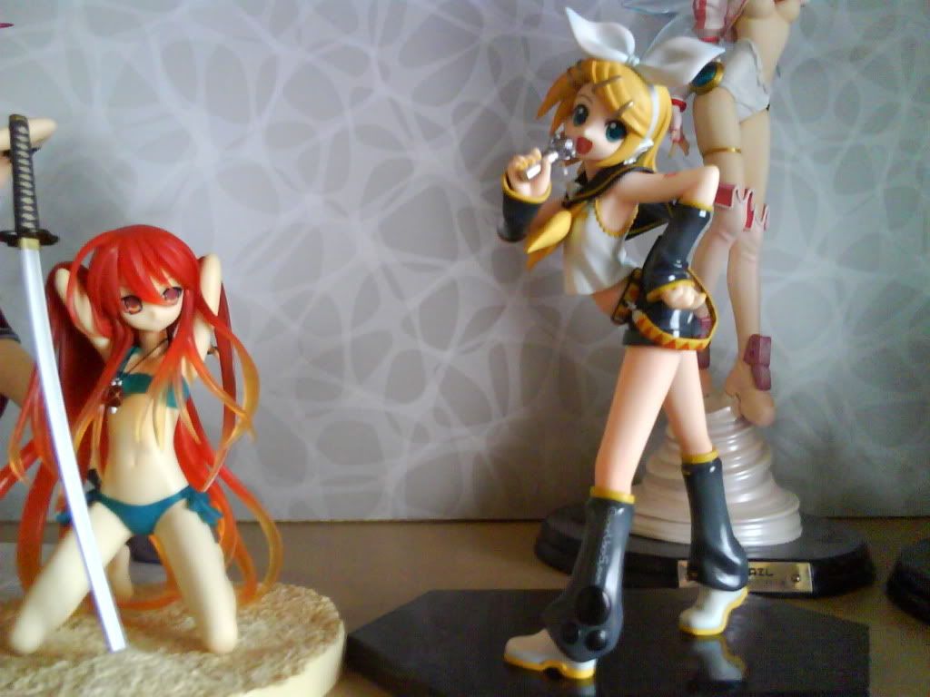 Forum Image: http://i198.photobucket.com/albums/aa190/Asaforever/My%20Shelf/Foto0244.jpg