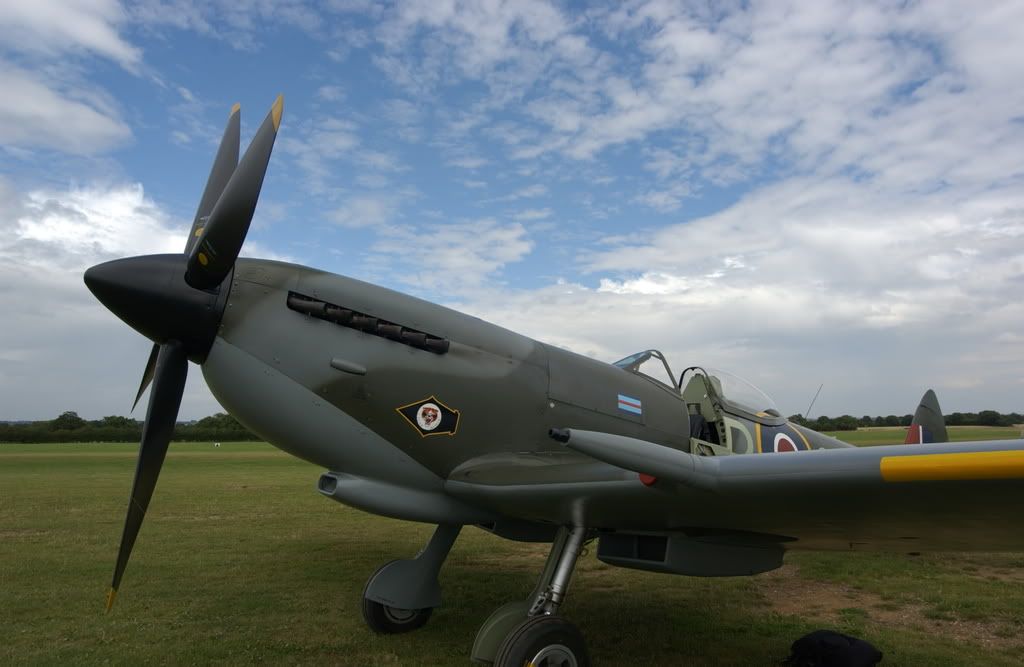 http://i198.photobucket.com/albums/aa191/FOTO4_bucket/headcorn120807031.jpg