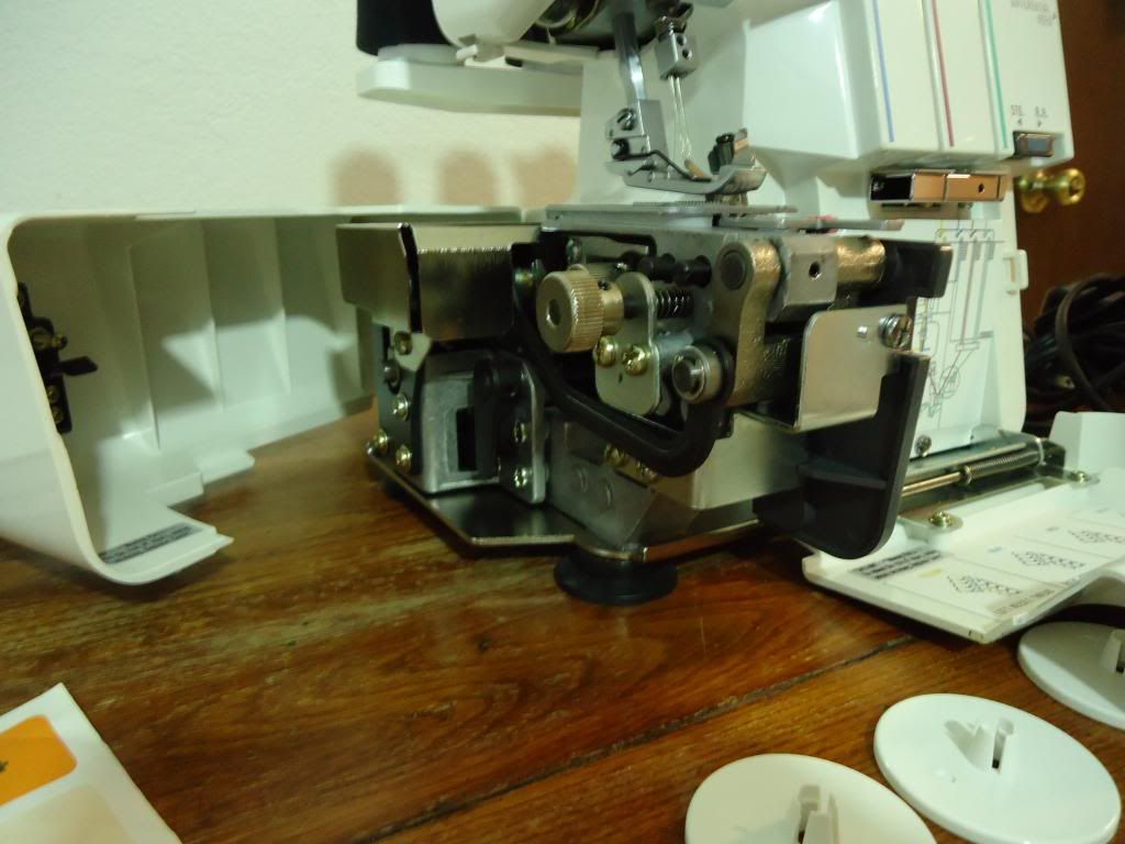KENMORE OVERLOCK 2/3/4D SERGER SEWING MACHINE MODEL 385.16644690 SEARS