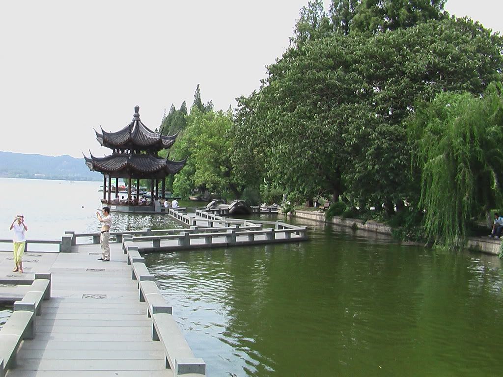 hatrungquoc128.jpg