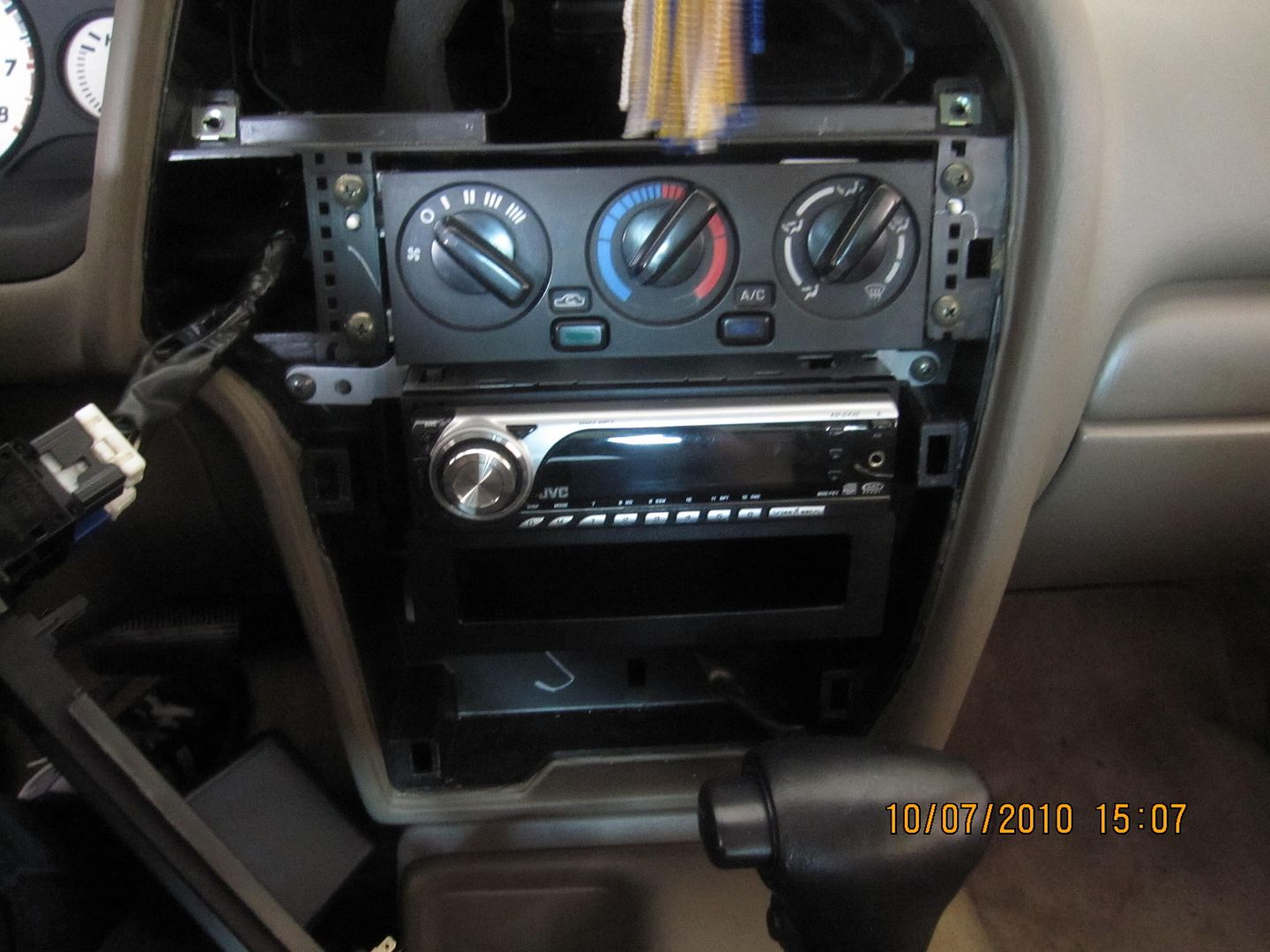 2001 Nissan pathfinder stereo removal
