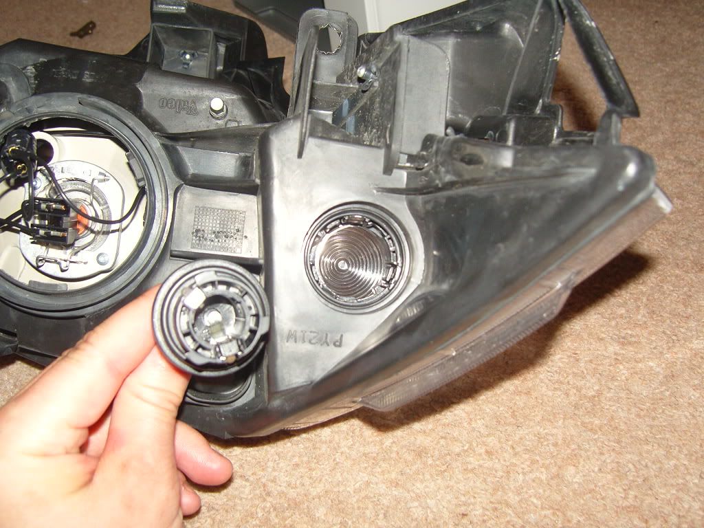 Changing Headlight Bulb Renault Megane Scenic