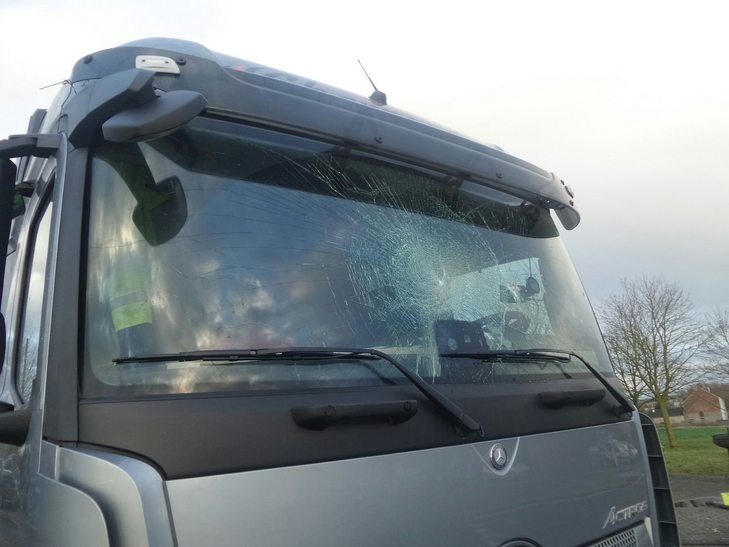 05/04/2016 - Hainaut : déclenchement PIM suite au blocage par les camions + photos Erqueline%20camion%20%204